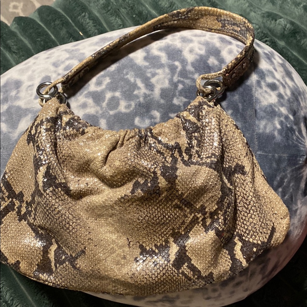 Chic Snakeskin Patterned Handbag - image 1